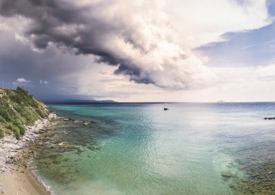 Panorama in Piombino mit Blick auf eine Schlechtwetterfront im Osten